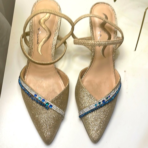 Beautiful princess jasmin Shoe , 6M like new , worn once - Picture 1 of 4